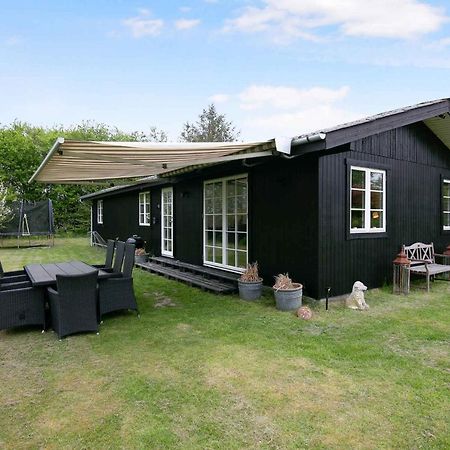 Nyistandsat Sommerhus Med Kaerlighed Og Sjael Kyndelose Exteriör bild