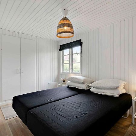 Nyistandsat Sommerhus Med Kaerlighed Og Sjael Kyndelose Exteriör bild