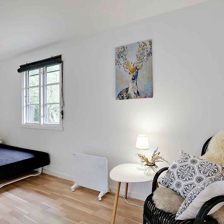Nyistandsat Sommerhus Med Kaerlighed Og Sjael Kyndelose Exteriör bild