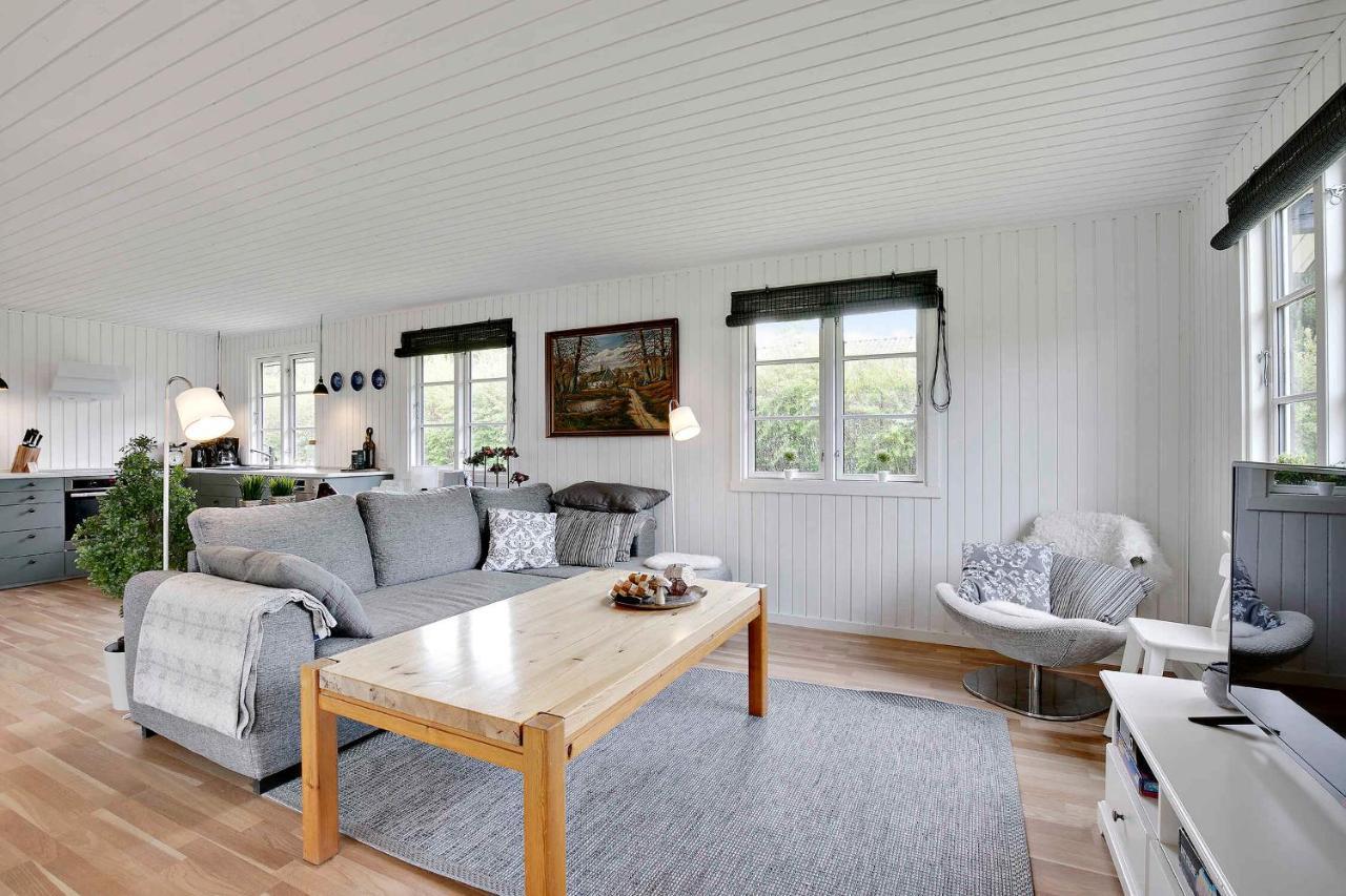Nyistandsat Sommerhus Med Kaerlighed Og Sjael Kyndelose Exteriör bild