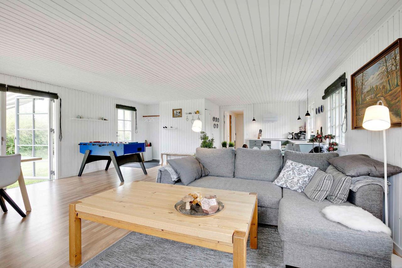 Nyistandsat Sommerhus Med Kaerlighed Og Sjael Kyndelose Exteriör bild