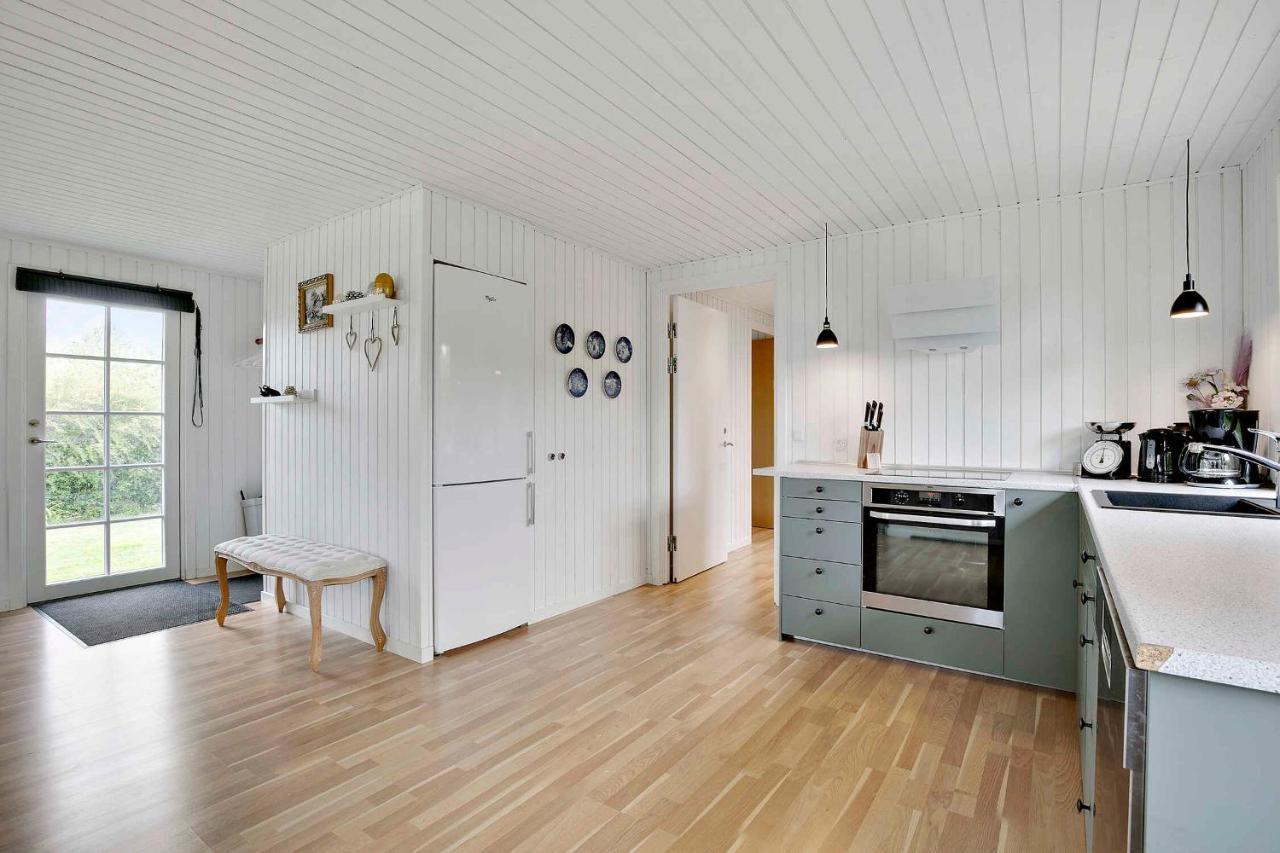 Nyistandsat Sommerhus Med Kaerlighed Og Sjael Kyndelose Exteriör bild