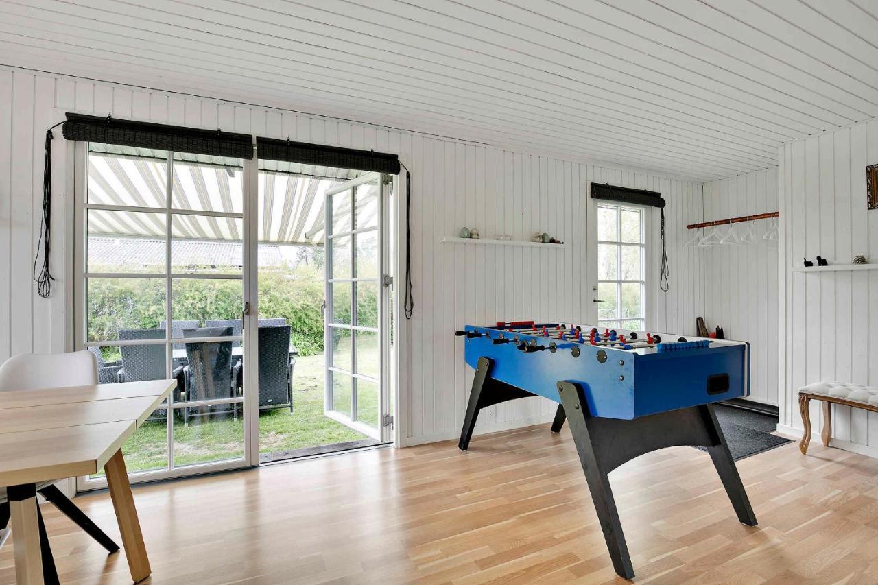Nyistandsat Sommerhus Med Kaerlighed Og Sjael Kyndelose Exteriör bild