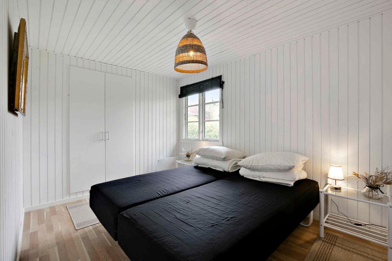 Nyistandsat Sommerhus Med Kaerlighed Og Sjael Kyndelose Exteriör bild