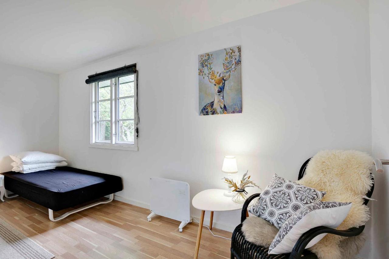Nyistandsat Sommerhus Med Kaerlighed Og Sjael Kyndelose Exteriör bild