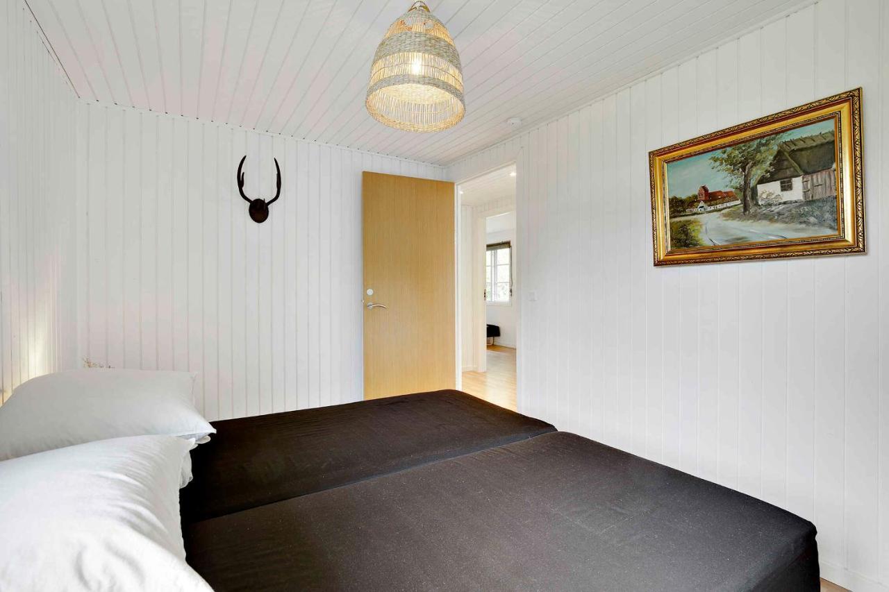 Nyistandsat Sommerhus Med Kaerlighed Og Sjael Kyndelose Exteriör bild