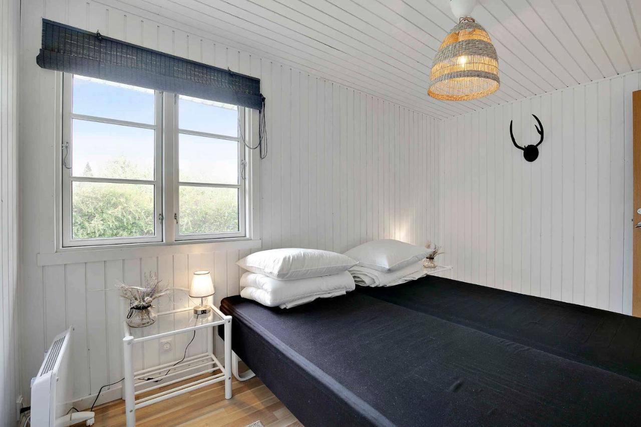 Nyistandsat Sommerhus Med Kaerlighed Og Sjael Kyndelose Exteriör bild